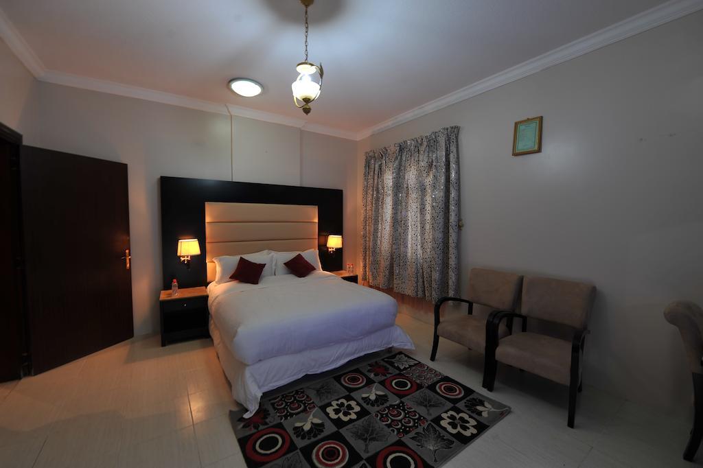 Janadriyah Suites 13 Nadinah Chambre photo
